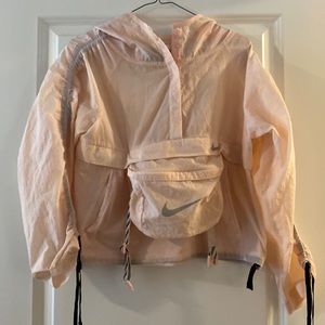 Nike girls pullover that turns in to a Fanny pack!!!